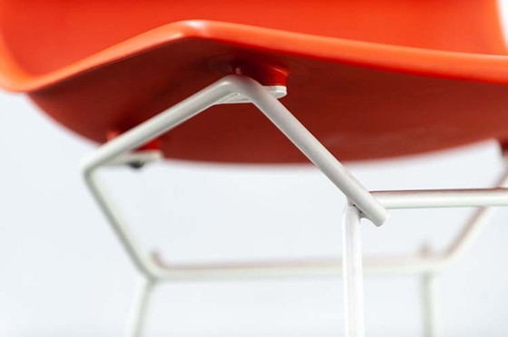 Image 1 of Knoll Plastic Side Chair Ontvangststoel