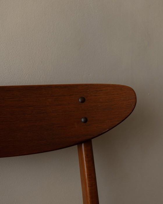 Image 1 of Set di 6 sedie da pranzo danesi di metà secolo · Teak e skai nero