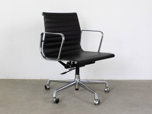 Chaise de bureau Vitra EA 117, Charles & Ray Eames – draaistoelen, Aluminium