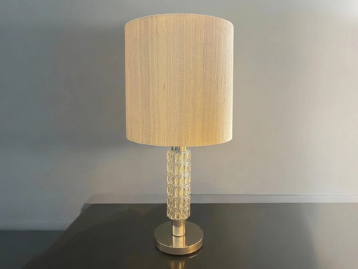 Original 1960s Richard Essig Table Lamp. This Mid-Century Modern Design Classic comes in unrestored top condition.