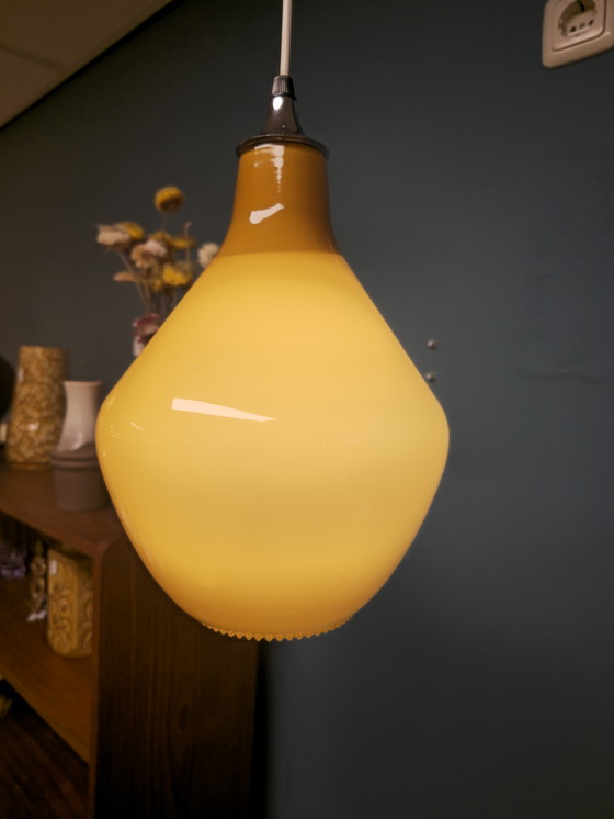 Image 1 of Suspension vintage en verre jaune ambré