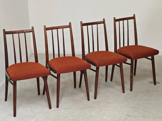 Juego de 4 sillas de comedor TON Bystrice Antonin Suman tela naranja – Thonet, Wood, Mid Century Modern (photo 2 of 16)