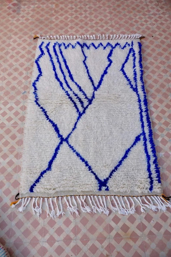 Alfombra bereber marroquí pequeña hecha a mano, azul y blanca, 100/200 cm – Aime Té, Wool (photo 3 of 7)