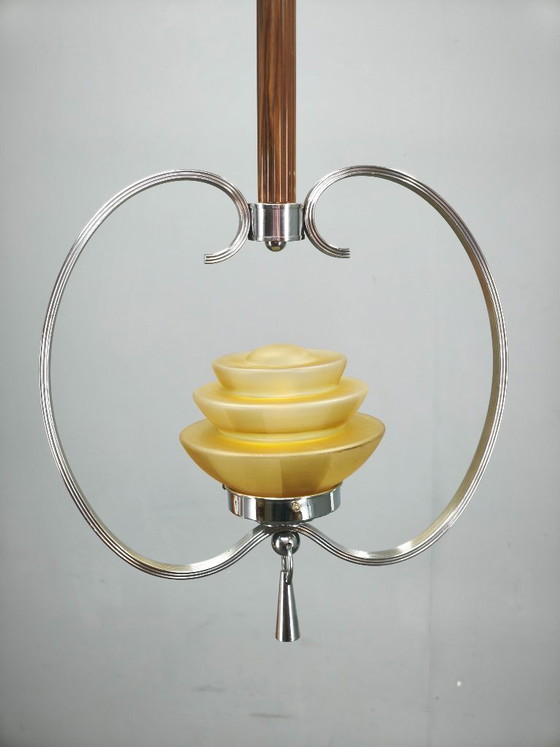 Image 1 of Lampadario ceco Art Déco degli anni '30 in cromo e vetro satinato.