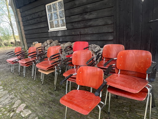 Chaises d'école authentiques