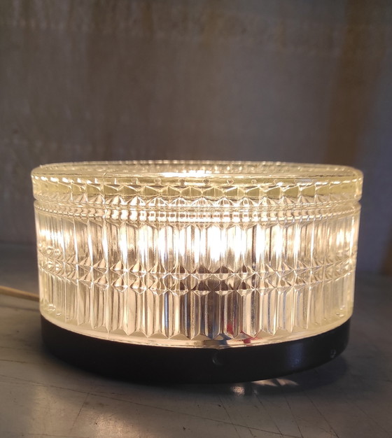 Image 1 of Plafond- of wandlamp van prismatisch glas - midden 20e eeuw