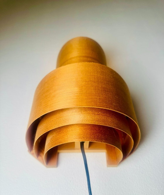 Lampada da parete curva a strati in impiallacciatura di pino, prodotta da Translandia, Danimarca, anni '60. (photo 5 of 7)