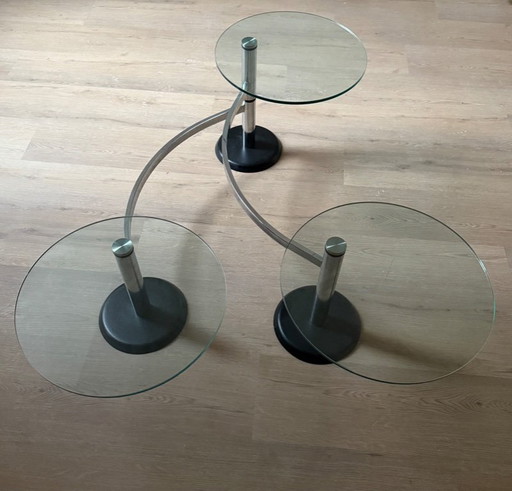 Nella forma del tavolino da caffè 'multi Level' di Ronald Schmitt Design.