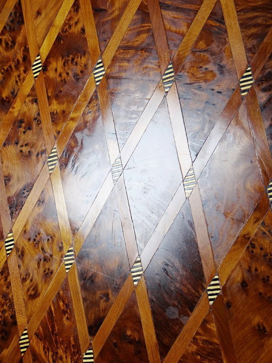 Image 1 of Bandeja grande con incrustaciones de madera de tuya limonera, artesanía marroquí de los años 80-90.