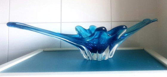 Image 1 of Coupe à centre de table en verre bleu de Murano, 1950S