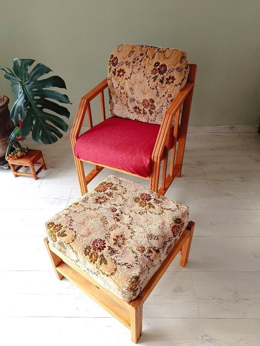 Fauteuil en bois massif et repose-pieds vintage