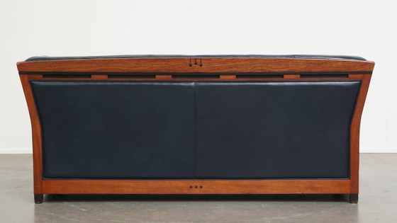 Image 1 of 2x 2,5-Sitzer Schuitema Art Deco Design Sofa mit Holzarbeiten und dunkelblauem Rindsleder