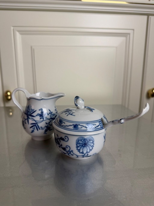 Original Meissen Milk & Sugar Set, Onion Pattern – Milk Jug, Sugar Bowl & Porcelain Spoon – 1st & 2nd Choice – Excellent Conditi