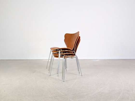 Image 1 of Set van 4 3107 Midcentury stoelen Fritz Hansen Arne Jacobsen Teak