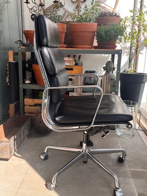 Image 1 of EA 216 Soft Pad Desk Chair by Charles & Ray Eames for ICF, 1970