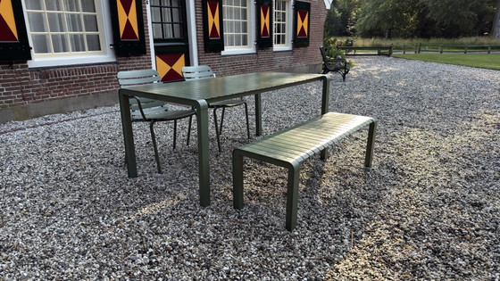 Image 1 of Zuiver Vondel tuinset groen | aluminium designset | tafel, bank en 2 stoelen