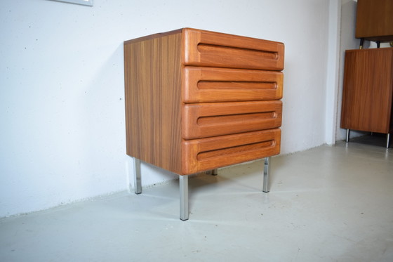 Image 1 of Commode danoise en teck, armoire vintage, pieds chromés