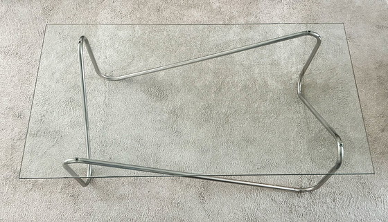 Image 1 of Table basse vintage en verre avec structure tubulaire chromée – style Bauhaus