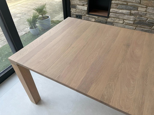 Leolux Vivre oak dining table 240cm