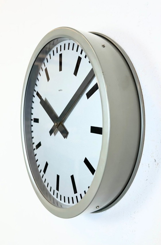 Image 1 of Grijze industriële stationswandklok van Nedklok, 1960