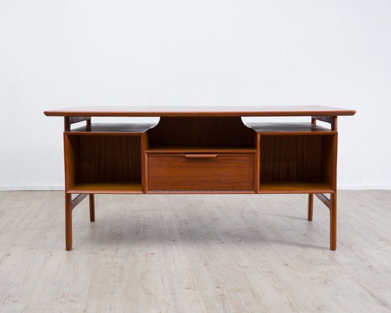 Image 1 of Deens teakhouten bureau van Omann Jr., model 75