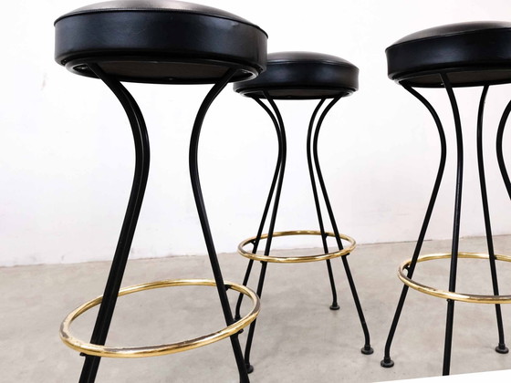 Image 1 of MBM French Set de 3 tabourets de bar 1950s Midcentury laiton et vinyle