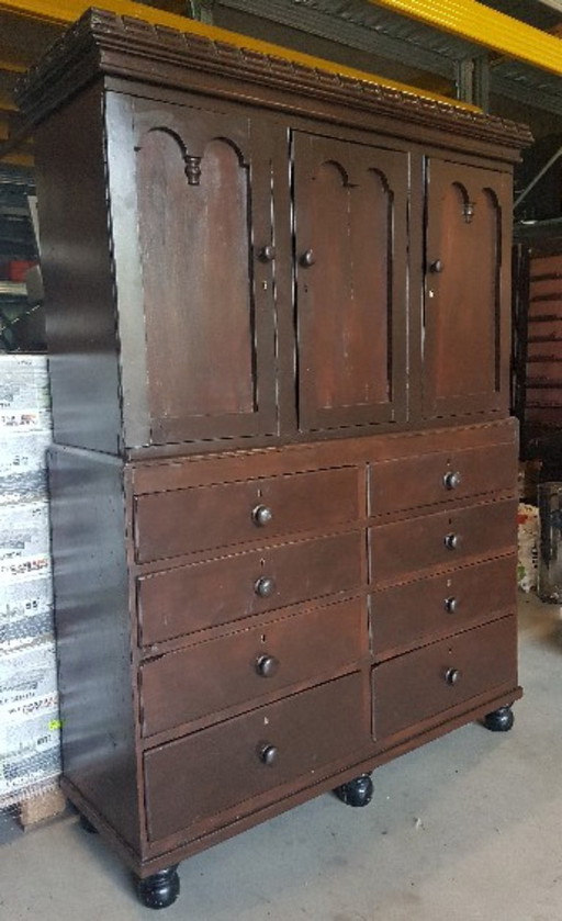 Bellissima credenza antica per il pane degli anni '20