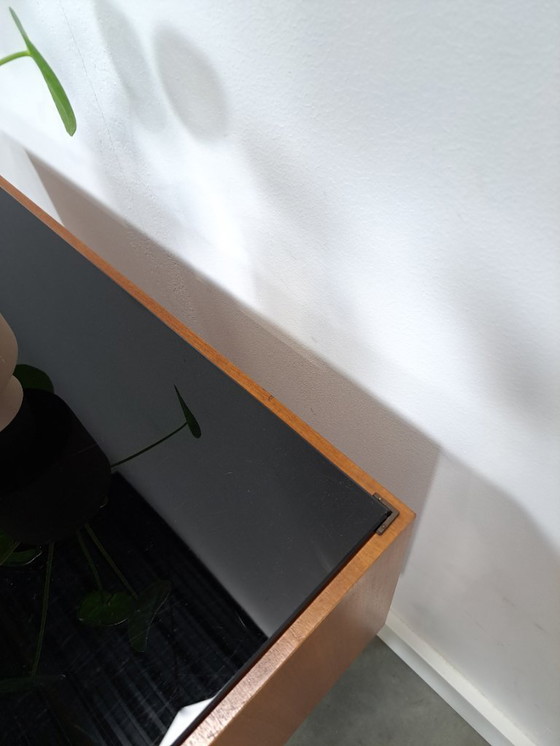 Image 1 of Mid-Century kastje J.D. Freese met klep en zwart opaline glas