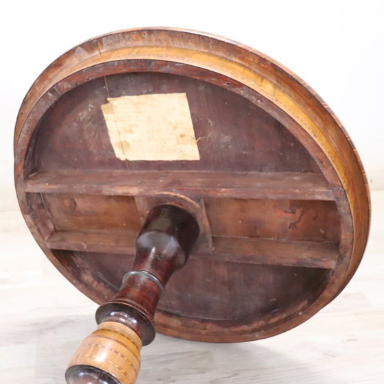 Image 1 of Antieke bijzettafel van notenhout met inlegwerk, Italië, 19e eeuw