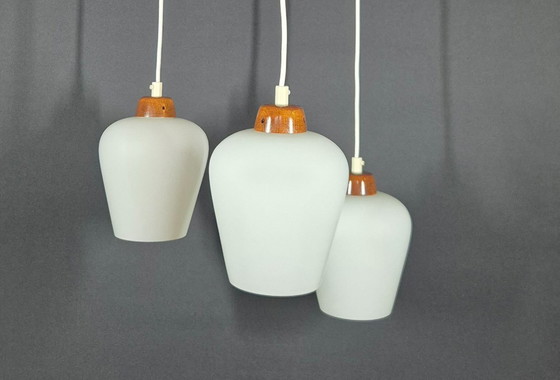 Image 1 of Lampada a sospensione vintage - Teak e vetro opalino - Anni '70