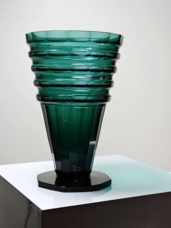 Large antique Art Deco emerald cut crystal vase, Bohemia – Glass (photo 7 of 15)