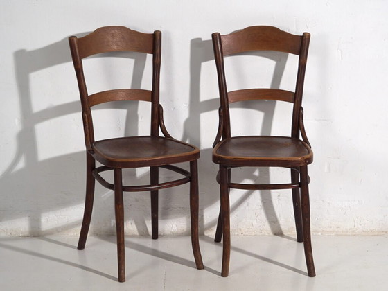 Antique Thonet-Mundus chairs (c.1920). Set of 2 pieces #2 – Dining chairs (photo 5 of 40)