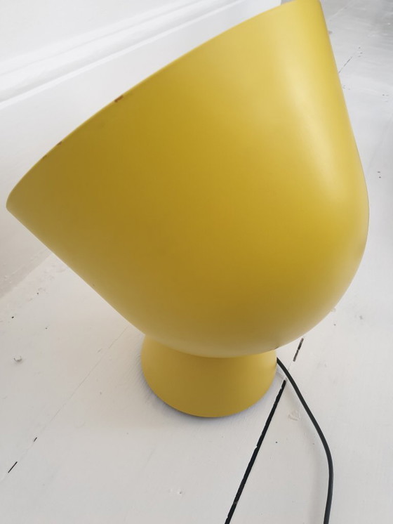 Image 1 of Lampada da terra in metallo giallo di Ola Wihlborg