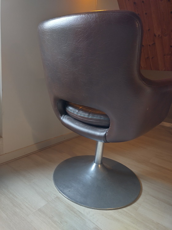 Image 1 of Vintage swivel bucket seat skai