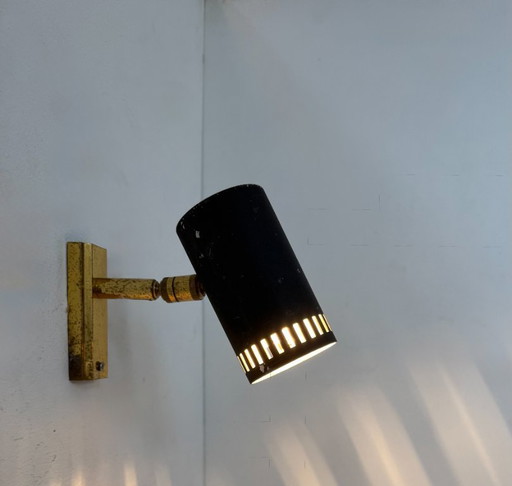 Lampada da parete vintage regolabile, ottone e metallo nero opaco, Francia, 1960