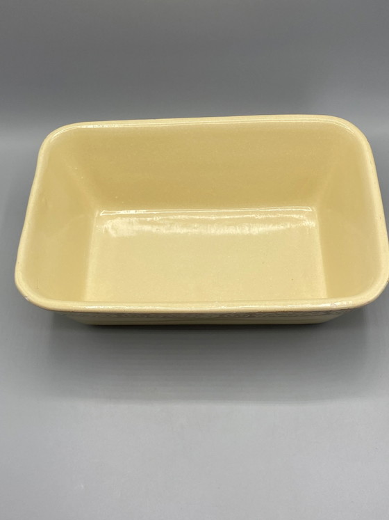 Auflaufform aus cremefarbenem Fayence – geformtes Blatt- und Rosettenfries – Dekorative Objekte (photo 3 of 8)
