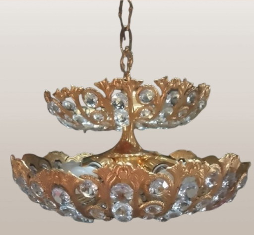 Lámpara de araña estilo Hollywood Regency en latón y cristal, diseñada por Peris Andreu en la década de 1970.