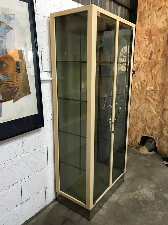 Image 1 of Vitrine médicale vintage années 70