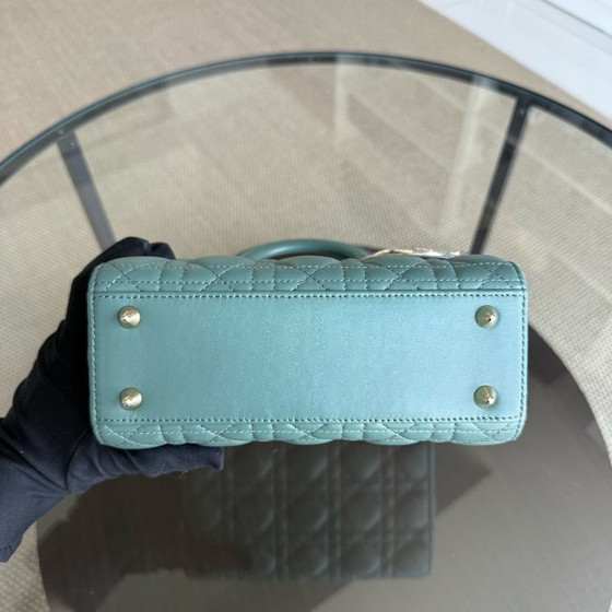 Image 1 of DIOR LADY SMALL FLAP - CANNAGE LAMSLEER GROEN MET GOUDEN BESLAG EN BEDELTJES