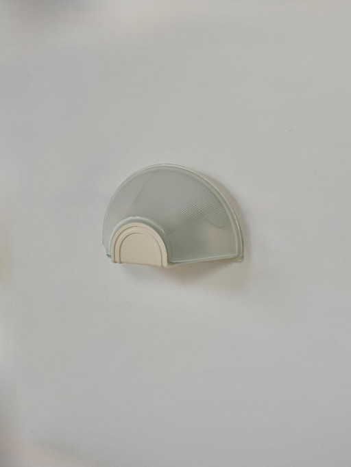 Applique vintage XL, vetro rigato e ABS bianco, Prisma, Francia, 1970