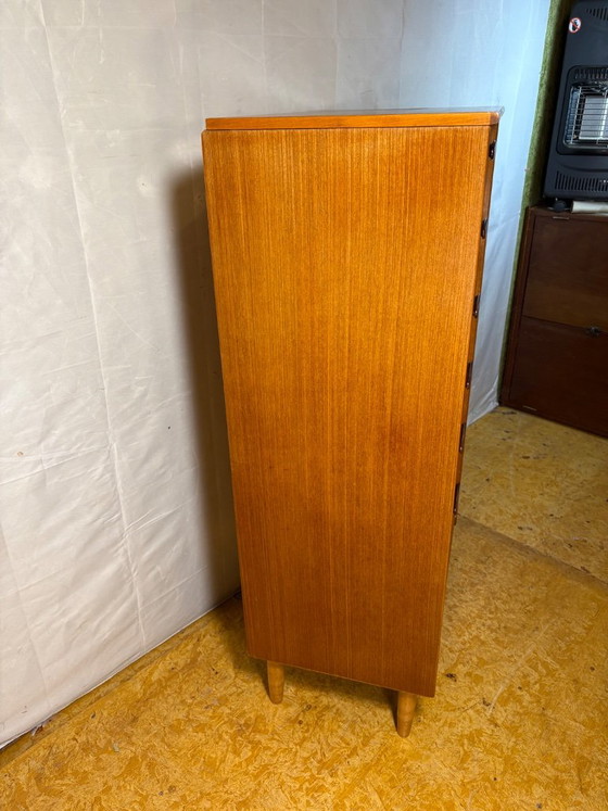Commode vintage Austinsuite en teck | Années 1960 | Design scandinave danois | 6 tiroirs. Une superbe commode (photo 7 of 8)