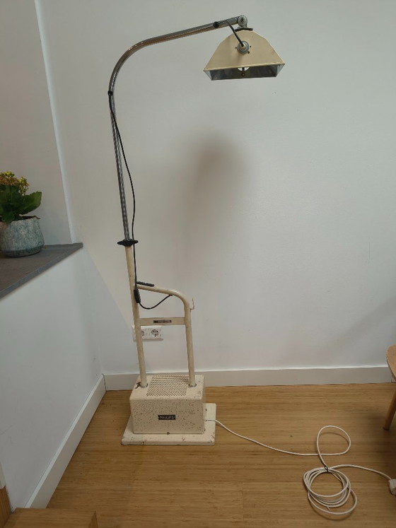 Image 1 of Due rare lampade per terapia UV Philips (1935) – Design industriale e medico