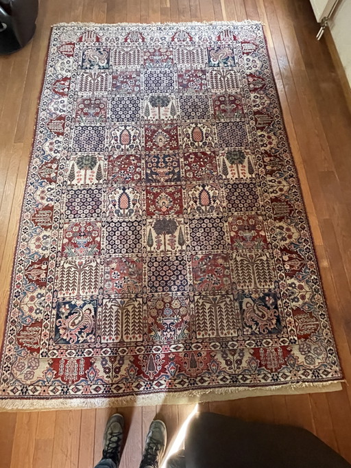 Antiek oosters tapijt