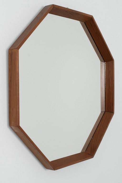 Octagonal shaped mirror