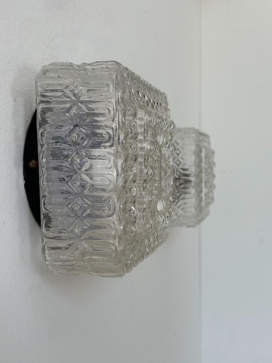 Image 1 of Een paar vintage wandlampen, metaal en geperst glas, Frankrijk, 1970