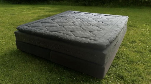 Hästens Revival box spring 180x210 cm – BJX topper, firm, year of manufacture 2019