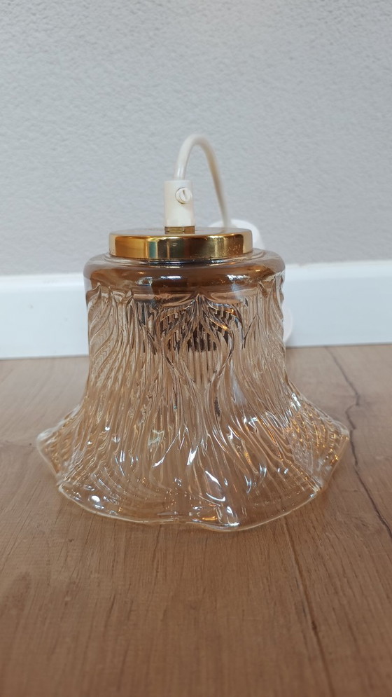 Image 1 of Lampe suspendue en verre pressé Vintage Danish Design en forme de cloche 1970