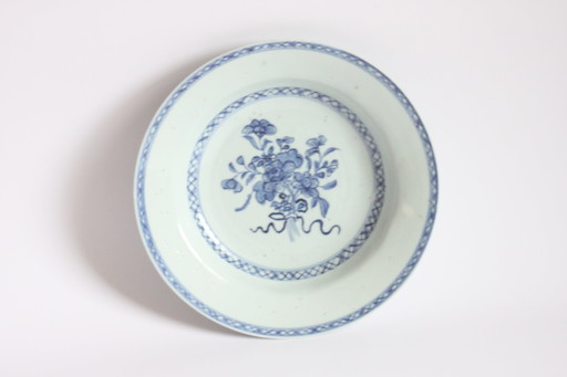 Plato de porcelana azul bajo cubierta Qianlong, siglo XVIII