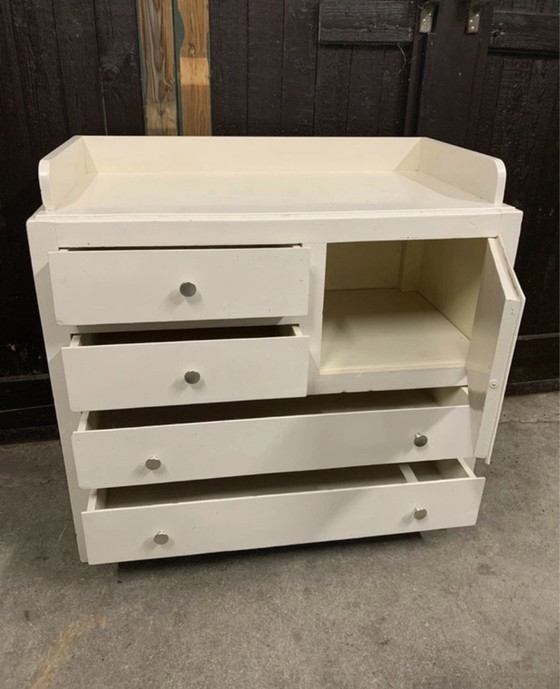 Commode blanche vintage des années 1930 – Handmade, Metal, Wood (photo 4 of 5)
