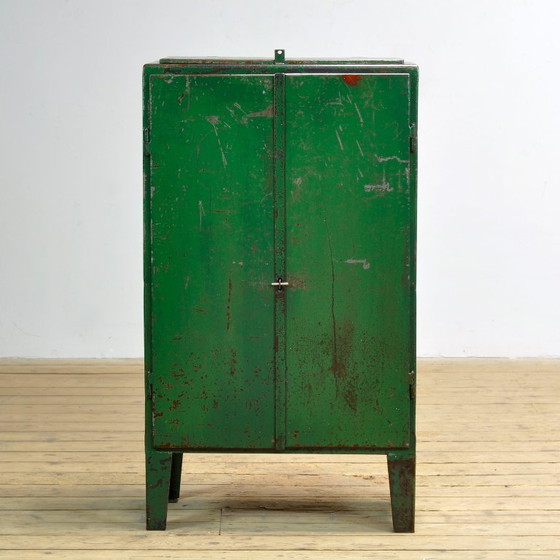 Image 1 of IJzeren industriële kast, jaren 70
